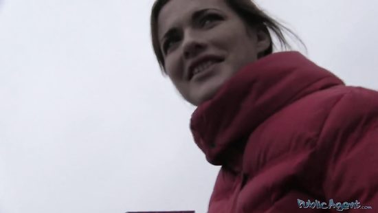 Мужик снял телку и трахнул в машине за городом