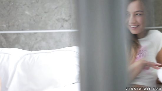 Инстаграмщица любит сосать большой член фотографа