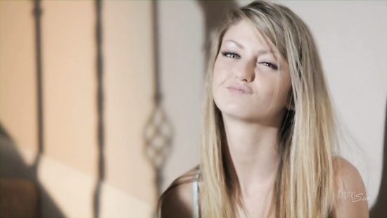 Биография красавицы Staci Silverstone, рассказывает и показывает