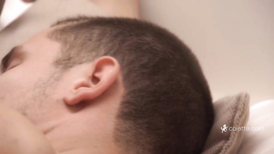 Два красавца ебут молодую фигуристую подругу