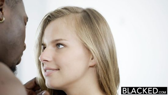 Негр выебал в жопу красотку Jillian Janson