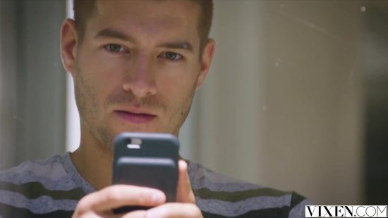 Бедный родственник ебёт большезадую тёлку