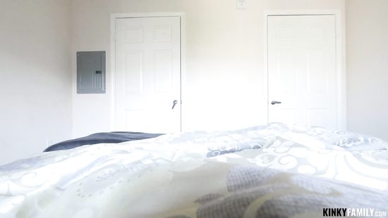 Двоюродная кузина соблазнила брата и залезла на его член