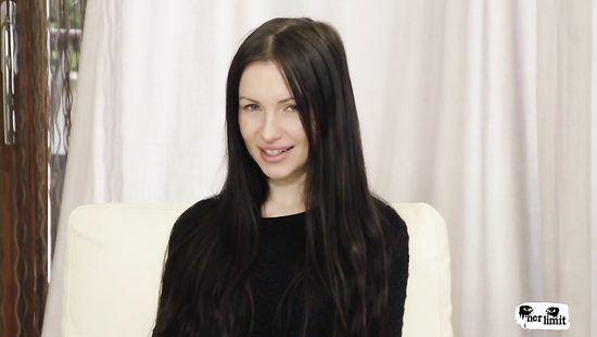 Интервью и жёсткий анал с русской актрисой Сашей Роуз