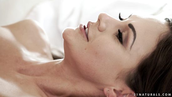 Красивый анал с большегрудой милашкой