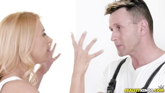 Штукатур ебёт на стремянке хозяйку квартиры