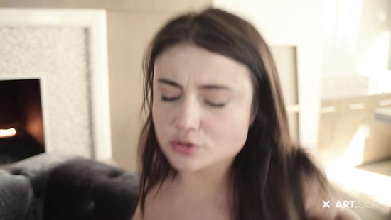 Художник рисует и трахает свою лучшую модель