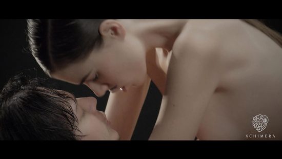 Изображая из себя парня девушка сделала минет и присела на член