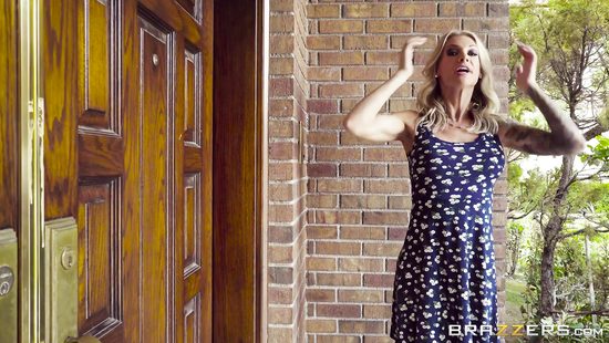 Жена возбудила мужа своей мастурбацией и раздвинула ножки для секса