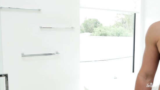 Бывшая подружка пришла домой к парню и помешала его свиданию