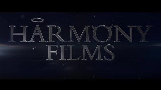 Три подружки в спальне устроили лесбийские игры со страпоном и оралом