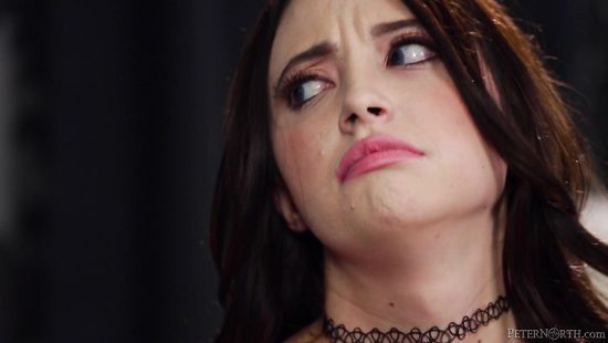 Молодая падчерица совратила своего отчима и развела его на горячий секс