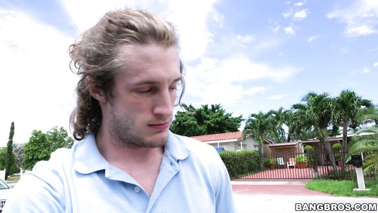 Отодвинул трусики и трахнул велосипедистку