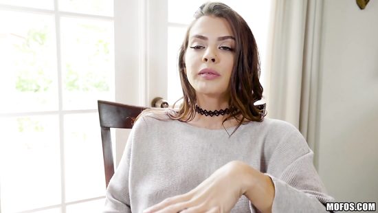 Девушка в постели залезла попкой на член любовника