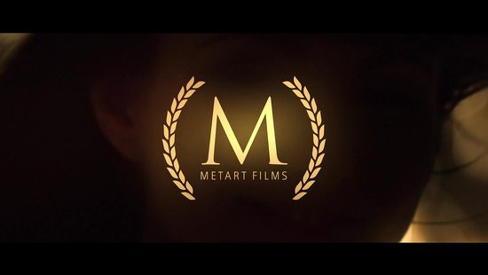 Любовники вспоминают свое первое свидание с бурным сексом на диване