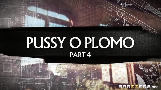 Блондинка под прикрытием приняла участие в групповушке и застрелила всех