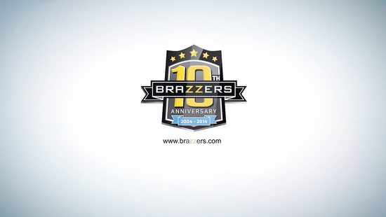 Татуированная тёлка с глубокой глоткой жадно трахается в жопу