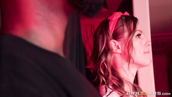 Фанатка актёра ворвалась в гримёрку и дала трахнуть себя в жопу