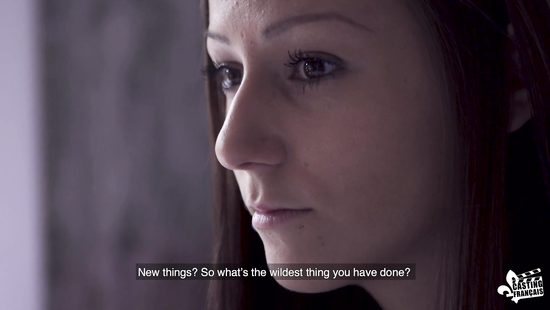 Мужик на кастинге трахает телочку в пилотку и кончает на задницу