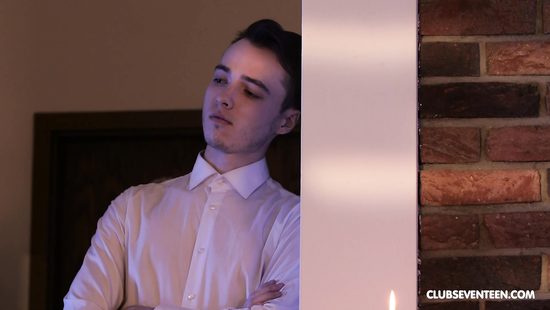 Романтический вечер закончился для пары страстным сексом