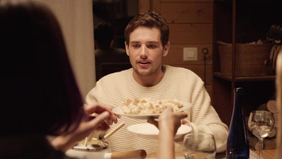 Подружки приехали на горнолыжный курорт и подцепили тренера