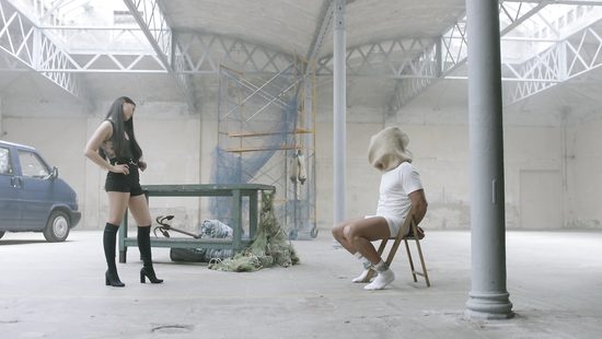 Брюнетка выкрала мужика и использовала его для своих утех