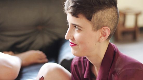 Студентки-лесбиянки приютили у себя дома подружку