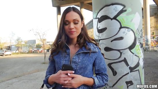 Отдалась за потерянный телефон