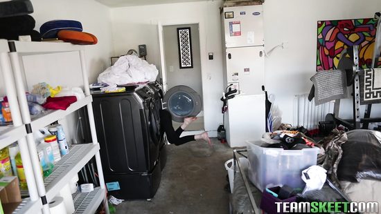 Огромный сосед поможет во всем за легкий перепих