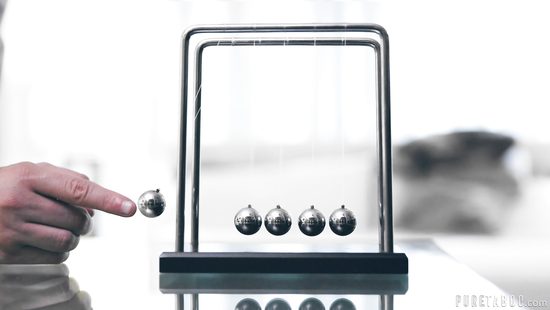 Остановил время во всем мире, чтобы трахнуть малышку в рот