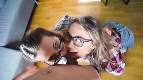 Милые очкарички выпрашивают минетом почитать Данте в оригинале