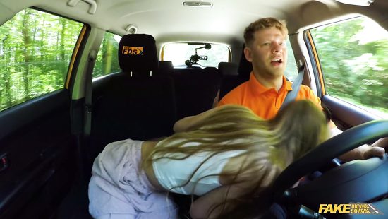 Взятка минетом на уроках вождения