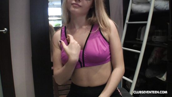 Позирование голышом для парня на телефон