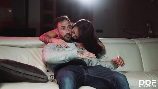 Попытки отвлечь минетом от футбола