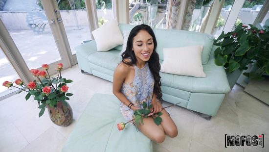 Знакомство с соседкой в стоячей позе 69