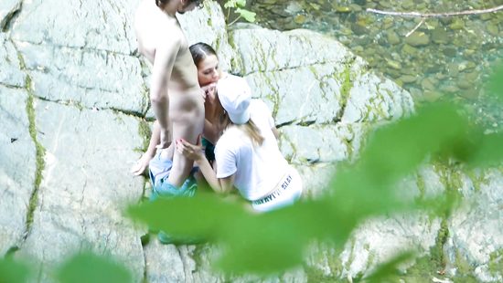 Оплата двоим подружкам отпуска привела к постоянному траху в диких местах