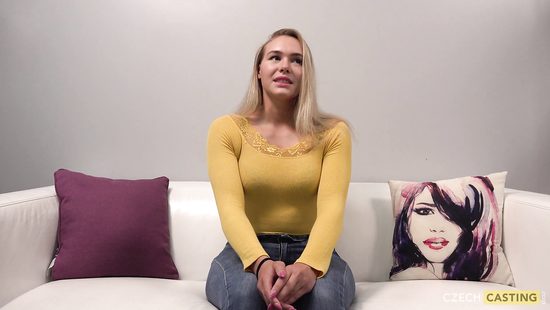 Надежда на прохождение кастинга заставляет девку принять камшот впервые в жизни