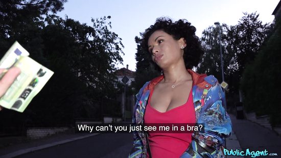 Пражский пикапер горячо встречает глупую русскую туристку