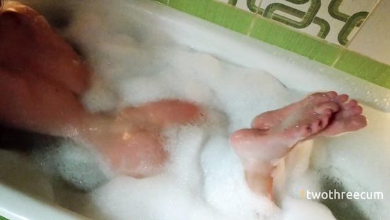 Романтический горловой минет в ванной