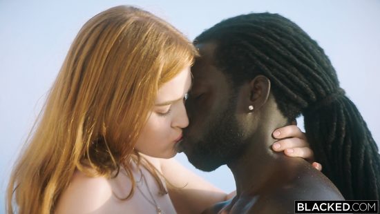 Романтика не сравнится с удовольствием от глубокого минета на пляже