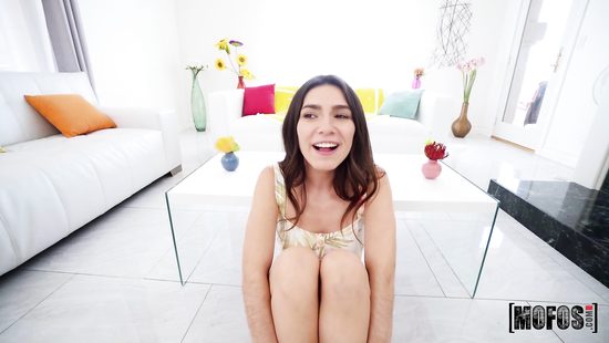 Соседка без комплексов зовет потрахаться без обязательств