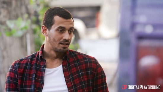 Нигде погулять нормально нельзя, везде хочет отсасывать