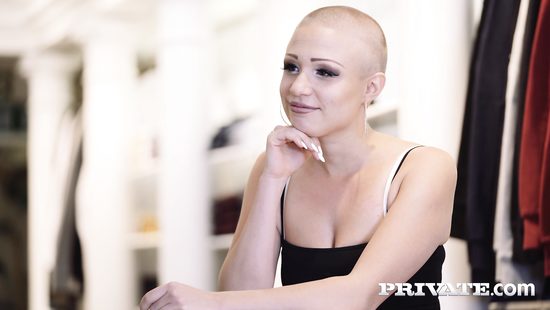 Круглосуточный магазин отличное место для шалостей лесбиянок