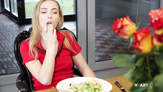 А главным угощением будет идеально бритая дырочка