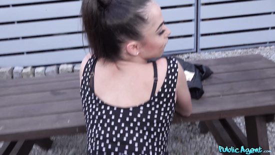 Прогулка молоденькой латинки, как всегда с секс приключениями