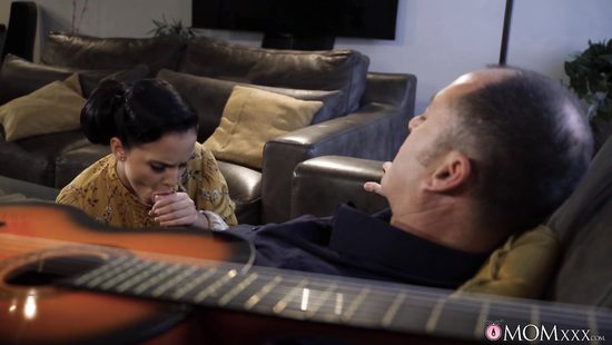 Любимый инструмент жены - это дудка волосянка