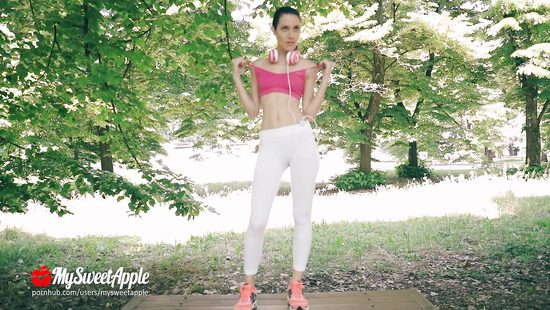 Спортивная проказница покажет, как убрать второй подбородок минетом