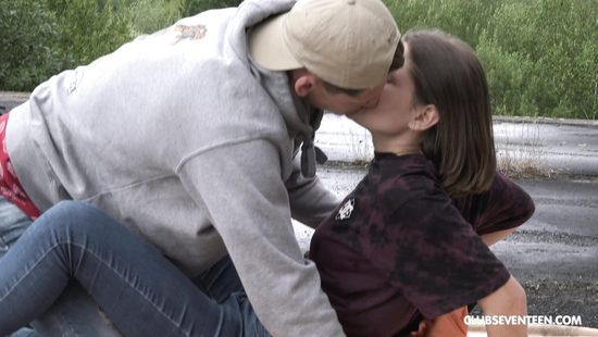 Удачная попытка девки заняться пикапом чуваков