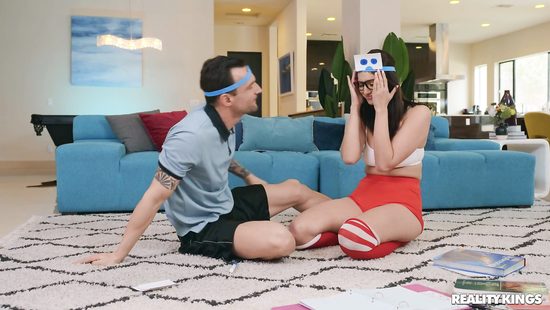 Хочешь трахнуть? Развесели меня!