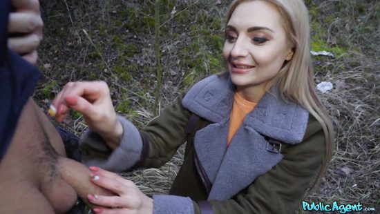 Русская туристка готова на все ради пары соток